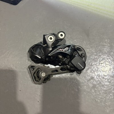 SHIMANO XT Di2 M8050 11 speed groupset 