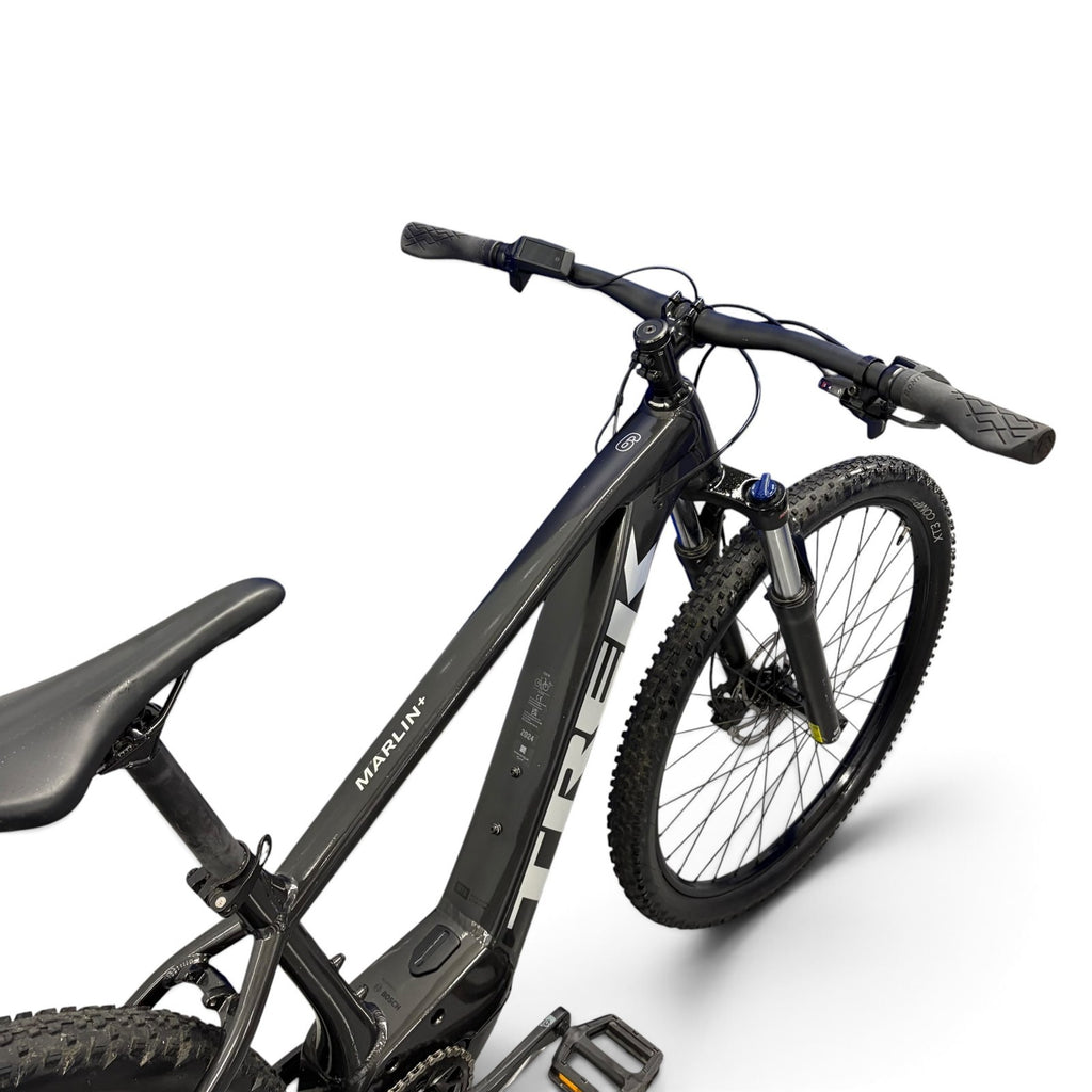 Trek Marlin 6 + 2024 Mountain Bike Medium Shimano 9spd Suntour 29er Excellent